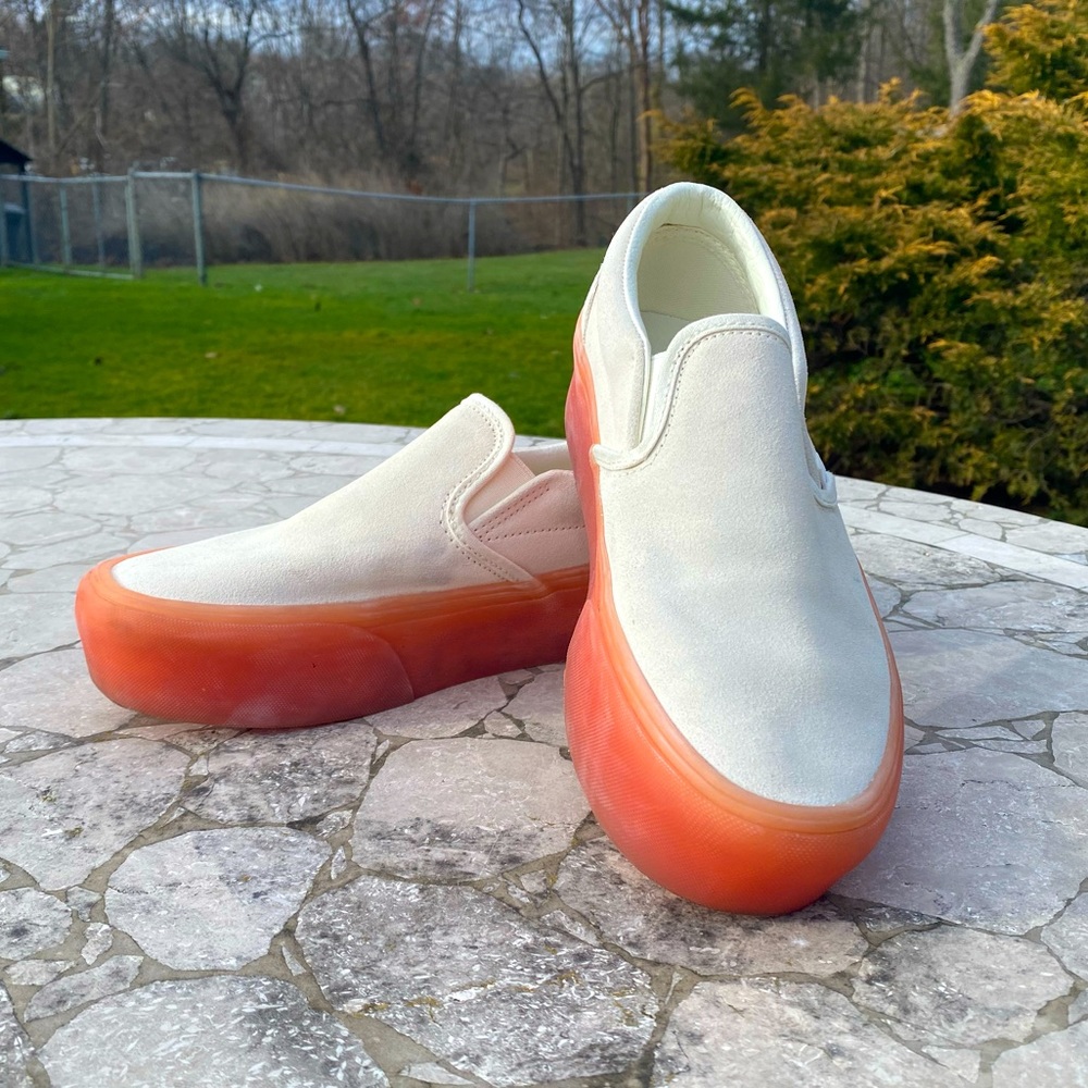 VANS- CLASSIC SLIP-ON STACKFORM SHOE